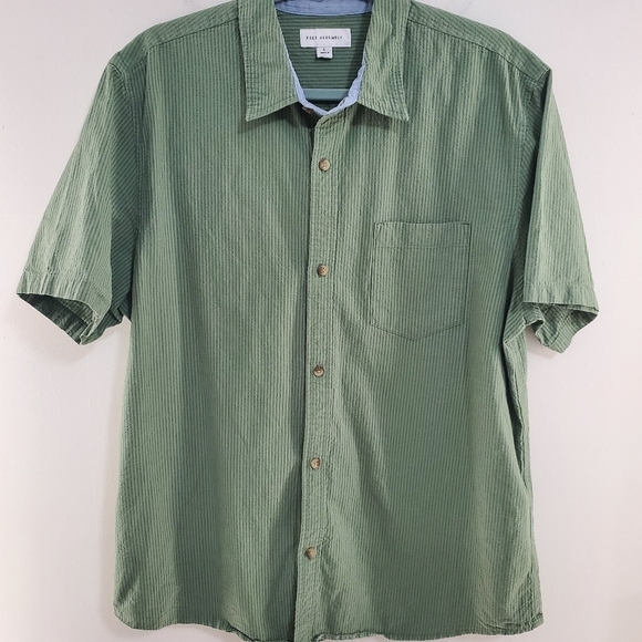 Free assembly green stripped short sleeve shirt. Size large - Picture 4 of 7